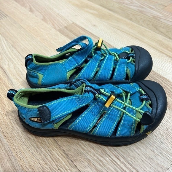 Keen Sandals Sz 2 Blue Green Youth Caged Closed Toe Outdoors Hiking - Picture 2 of 7
